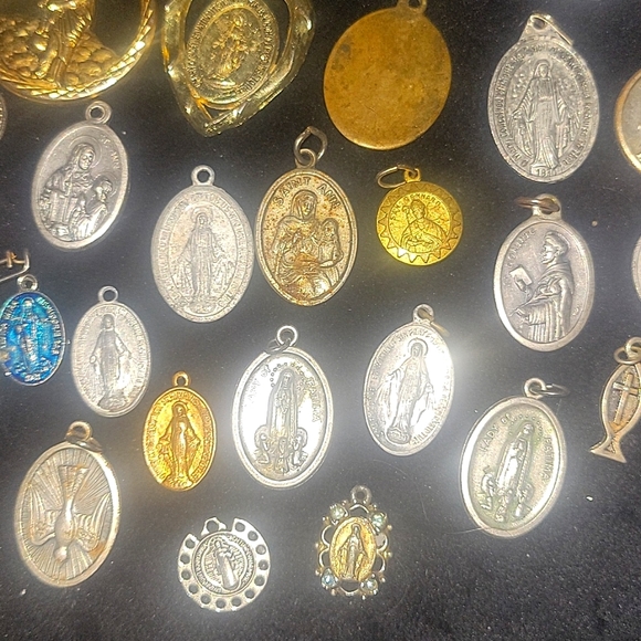 Religious bundle - Picture 6 of 8